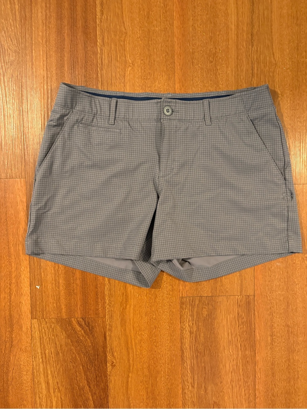 Under Armour Women’s Size 12 HeatGear Golf Shorts Lot of 2 - Picture 2 of 14